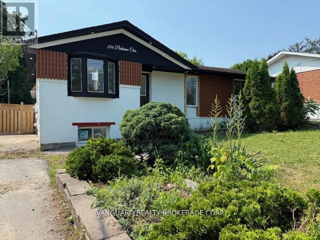 206 Parkview Crescent, Newmarket (Central Newmarket), Ontario  L3Y 2C8 - Photo 2 - N12442259