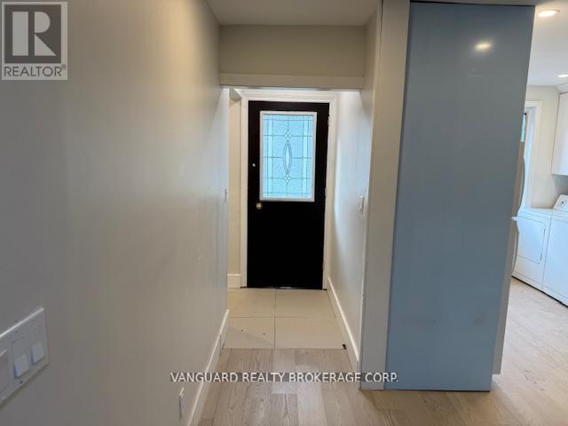 206 Parkview Crescent, Newmarket (Central Newmarket), Ontario  L3Y 2C8 - Photo 5 - N12442259