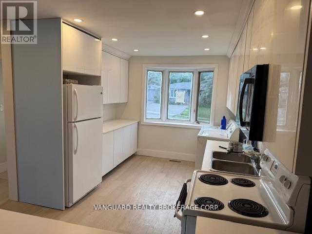 206 Parkview Crescent, Newmarket (Central Newmarket), Ontario  L3Y 2C8 - Photo 6 - N12442259