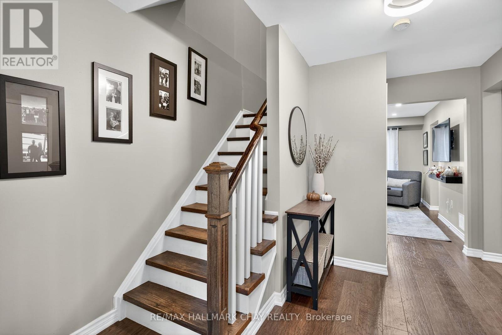 53 Mcknight Crescent, New Tecumseth (Tottenham), Ontario  L0G 1W0 - Photo 4 - N12442312
