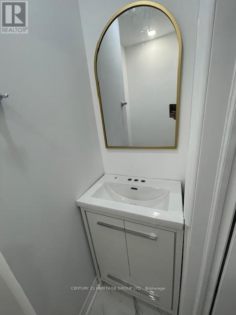 231 Blue Grass Boulevard, Richmond Hill, Ontario  L4C 3H1 - Photo 7 - N12442332