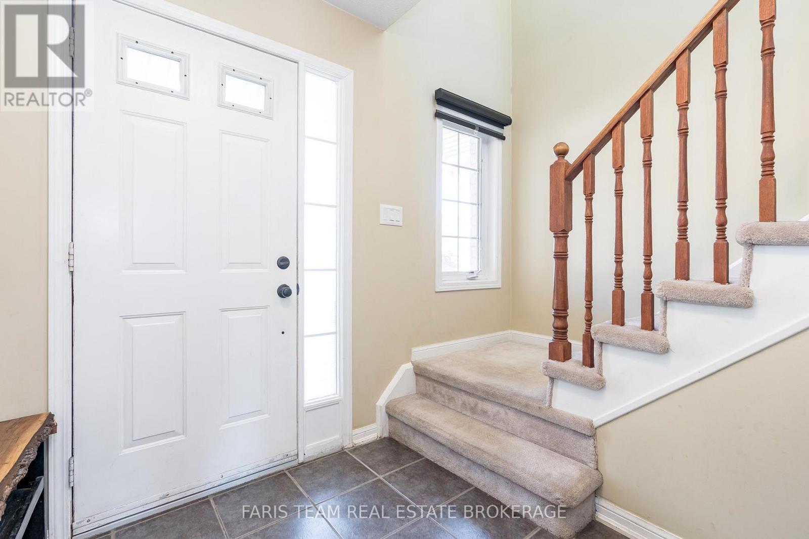 33 Bird Street, Barrie (Edgehill Drive), Ontario  L4N 0X4 - Photo 5 - S12442260