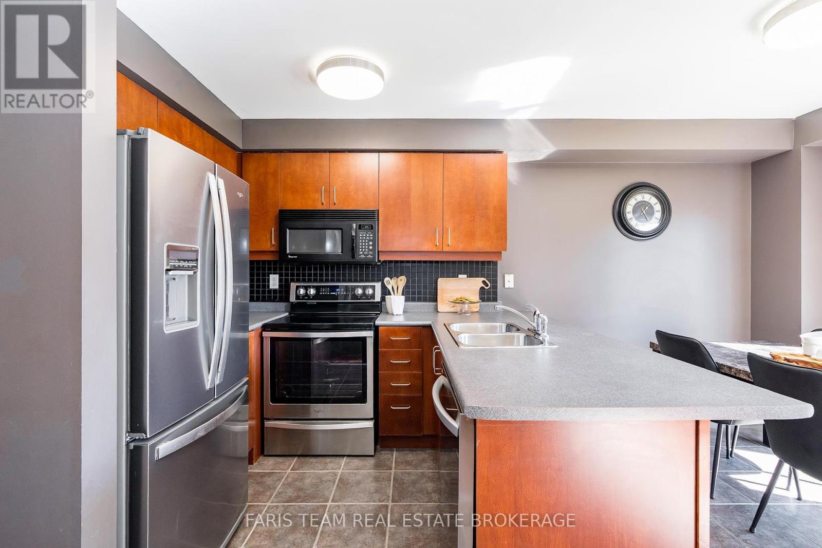 33 Bird Street, Barrie (Edgehill Drive), Ontario  L4N 0X4 - Photo 6 - S12442260