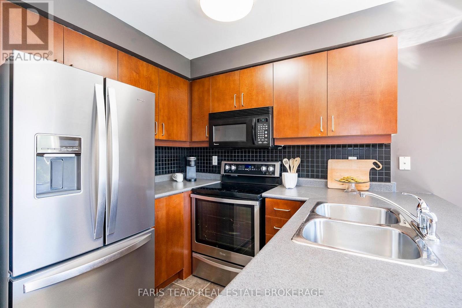 33 Bird Street, Barrie (Edgehill Drive), Ontario  L4N 0X4 - Photo 9 - S12442260