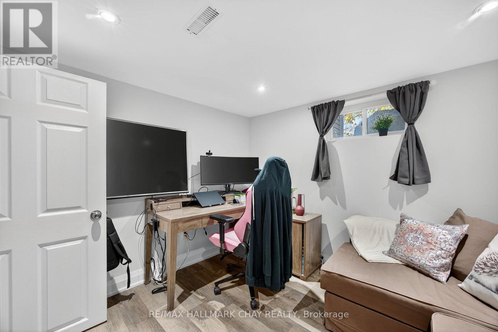 107 Peel Street, Barrie (Wellington), Ontario  L4M 3L5 - Photo 27 - S12442330