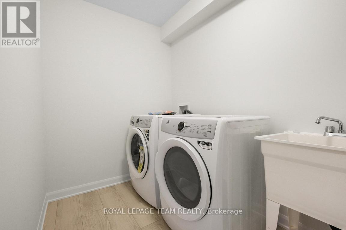 975 Athenry Court, Ottawa, Ontario  K2J 7E1 - Photo 4 - X12442396