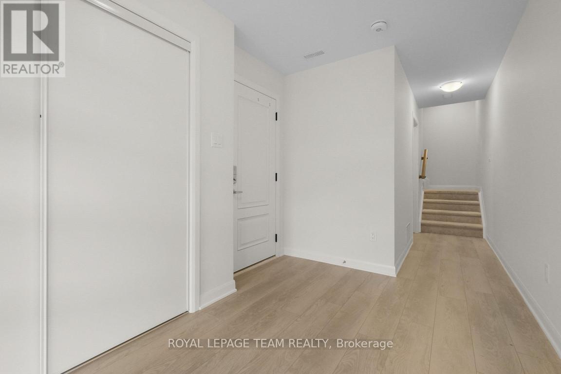 975 Athenry Court, Ottawa, Ontario  K2J 7E1 - Photo 5 - X12442396