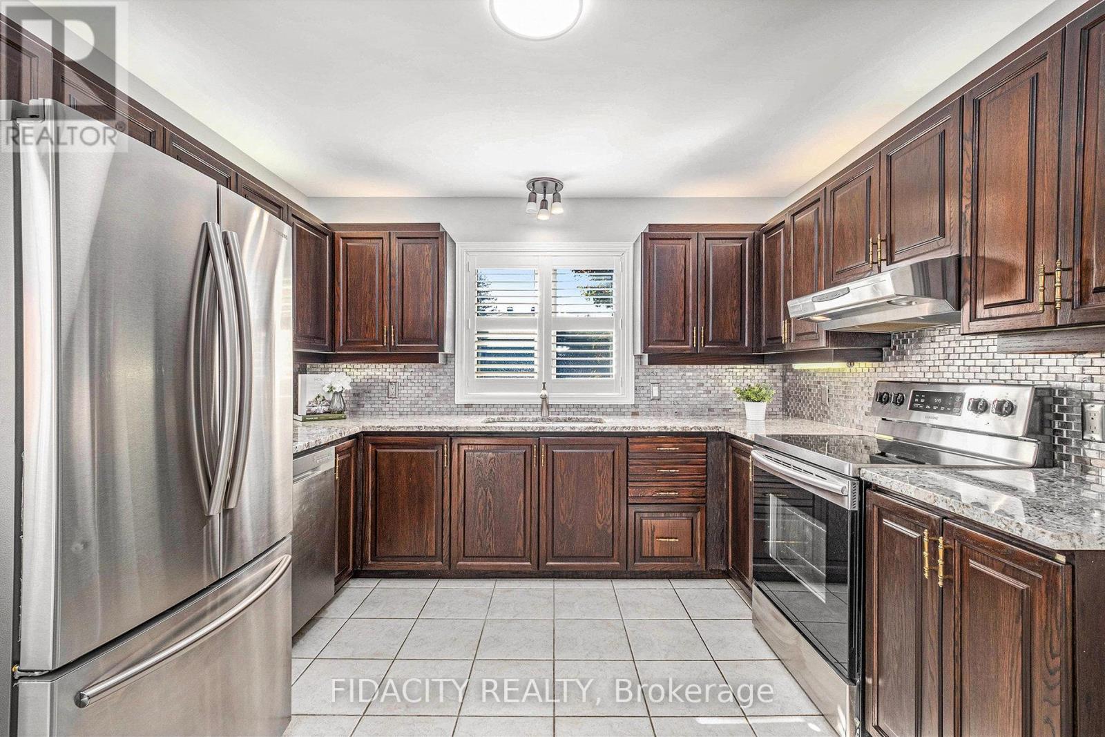 914 Long Meadow Way, Ottawa, Ontario  K2S 0R9 - Photo 10 - X12442401