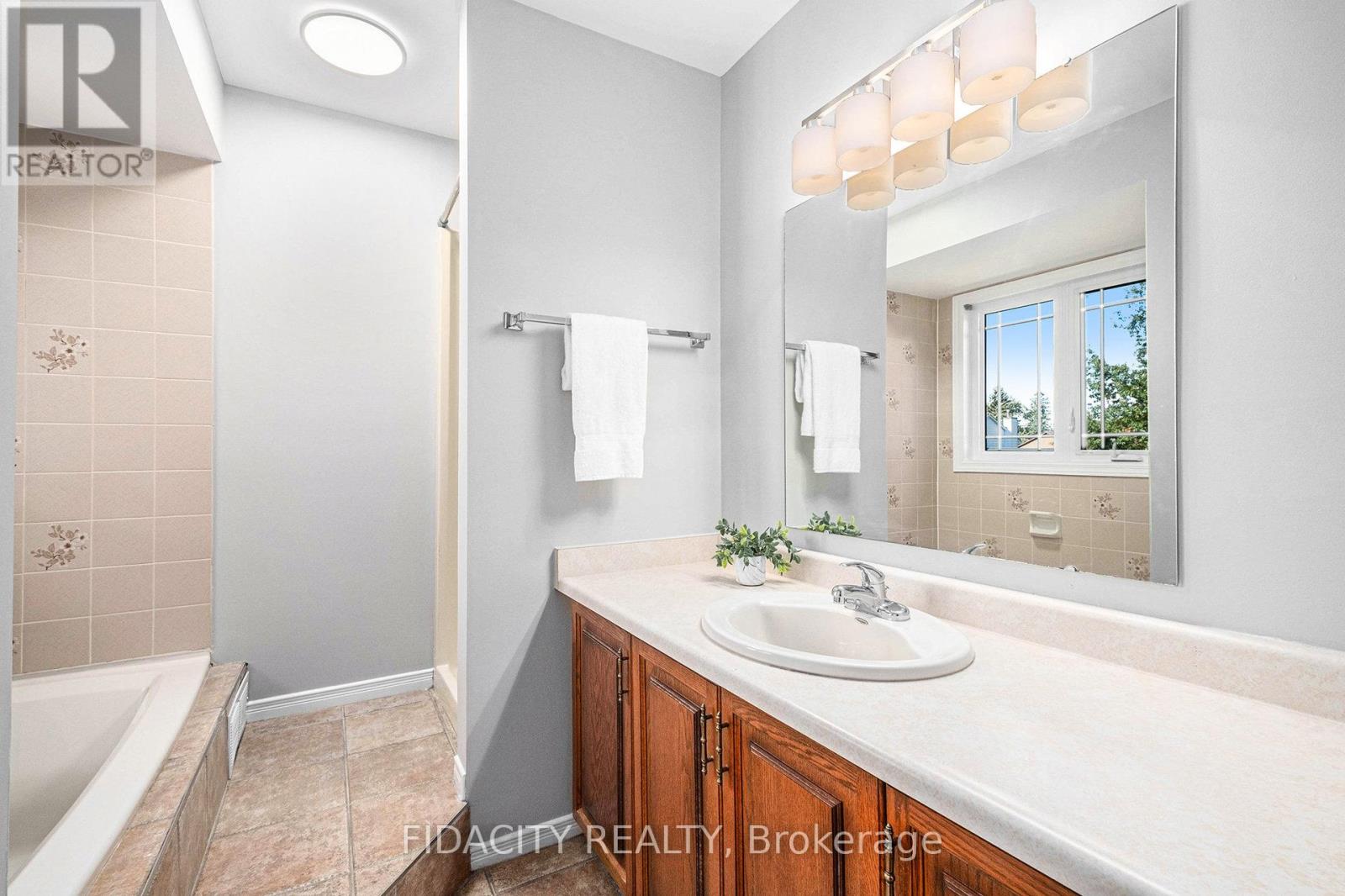 914 Long Meadow Way, Ottawa, Ontario  K2S 0R9 - Photo 15 - X12442401