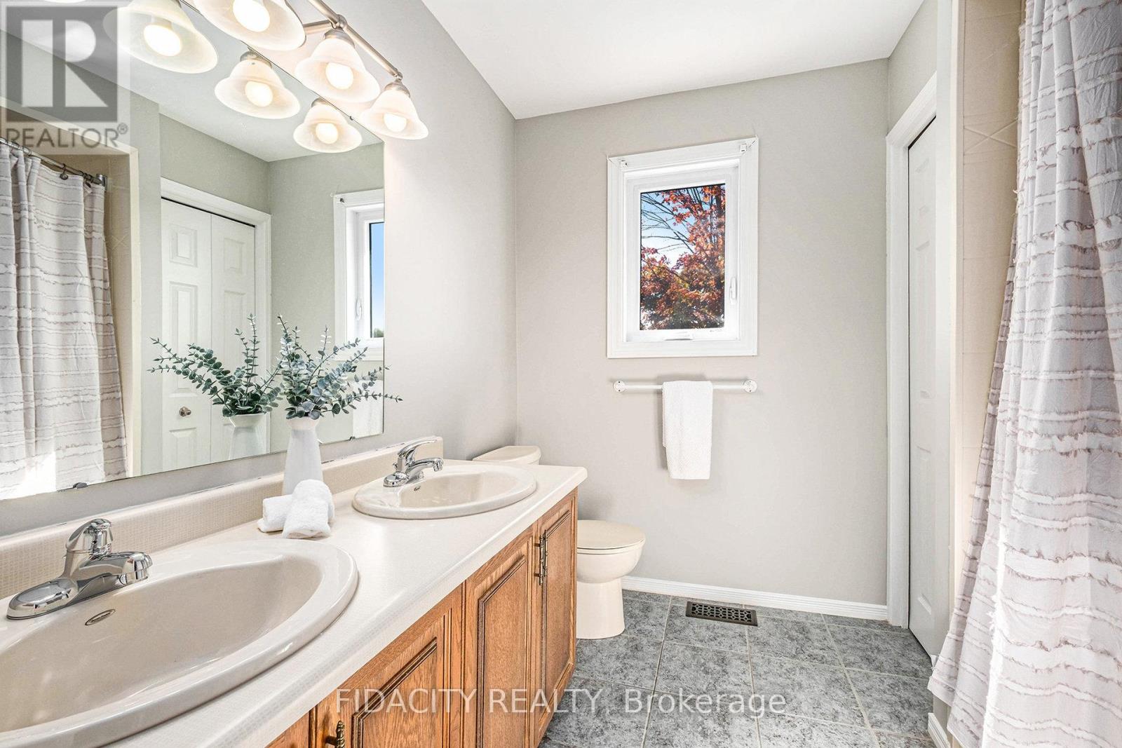 914 Long Meadow Way, Ottawa, Ontario  K2S 0R9 - Photo 17 - X12442401