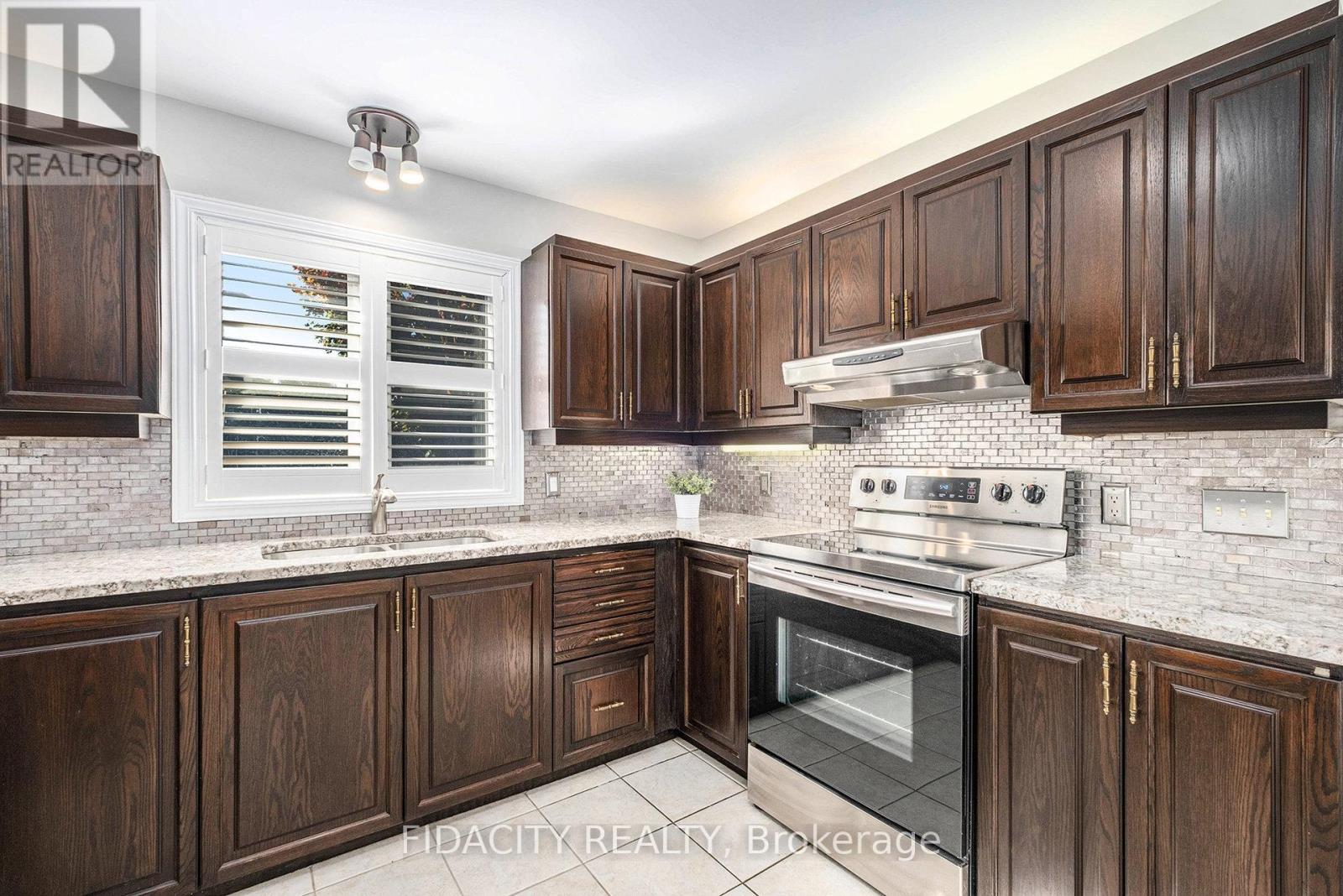 914 Long Meadow Way, Ottawa, Ontario  K2S 0R9 - Photo 9 - X12442401