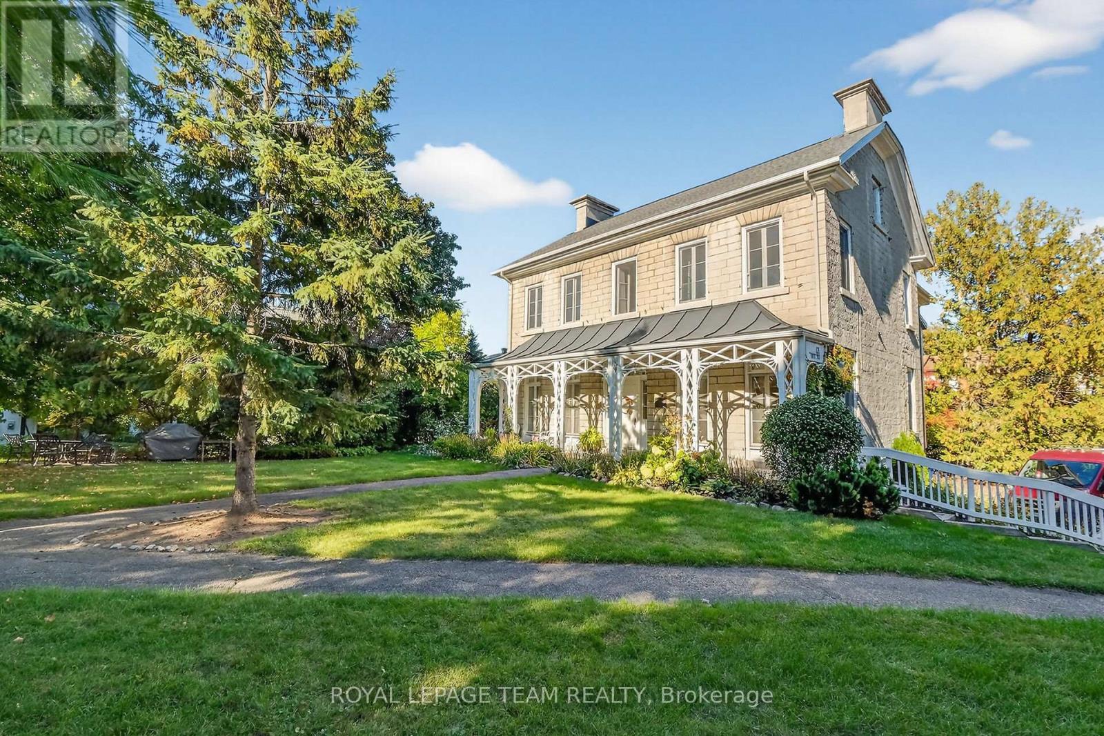 6 - 635 Richmond Road, Ottawa, Ontario  K2A 0G6 - Photo 2 - X12442528