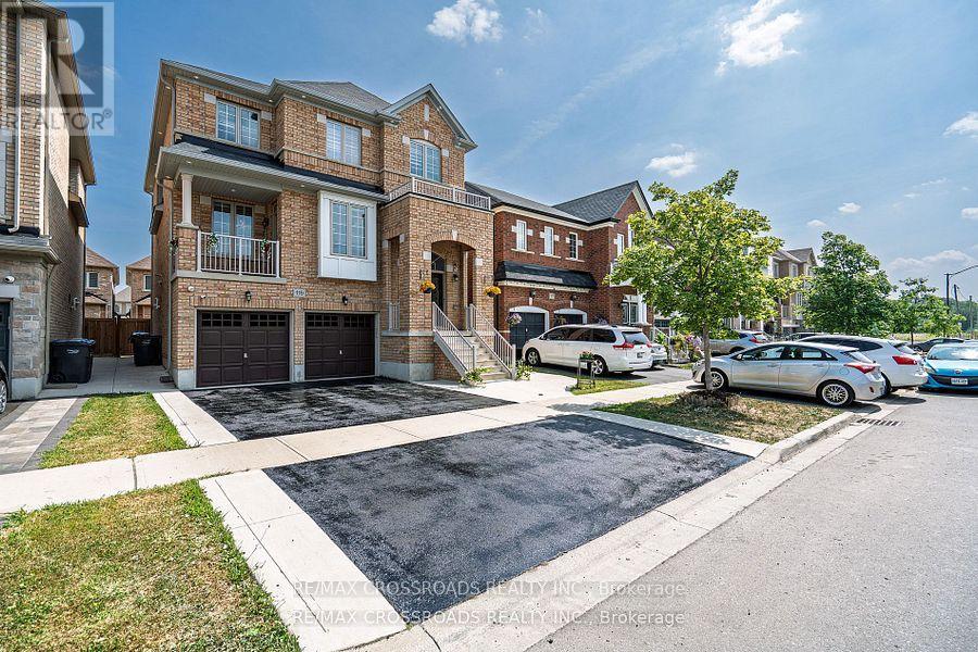119 Russell Creek Drive, Brampton, Ontario  L6R 0B3 - Photo 2 - W12380595