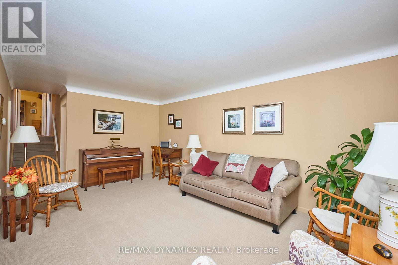6787 Corwin Crescent, Niagara Falls (Dorchester), Ontario  L2G 2M8 - Photo 4 - X12442479