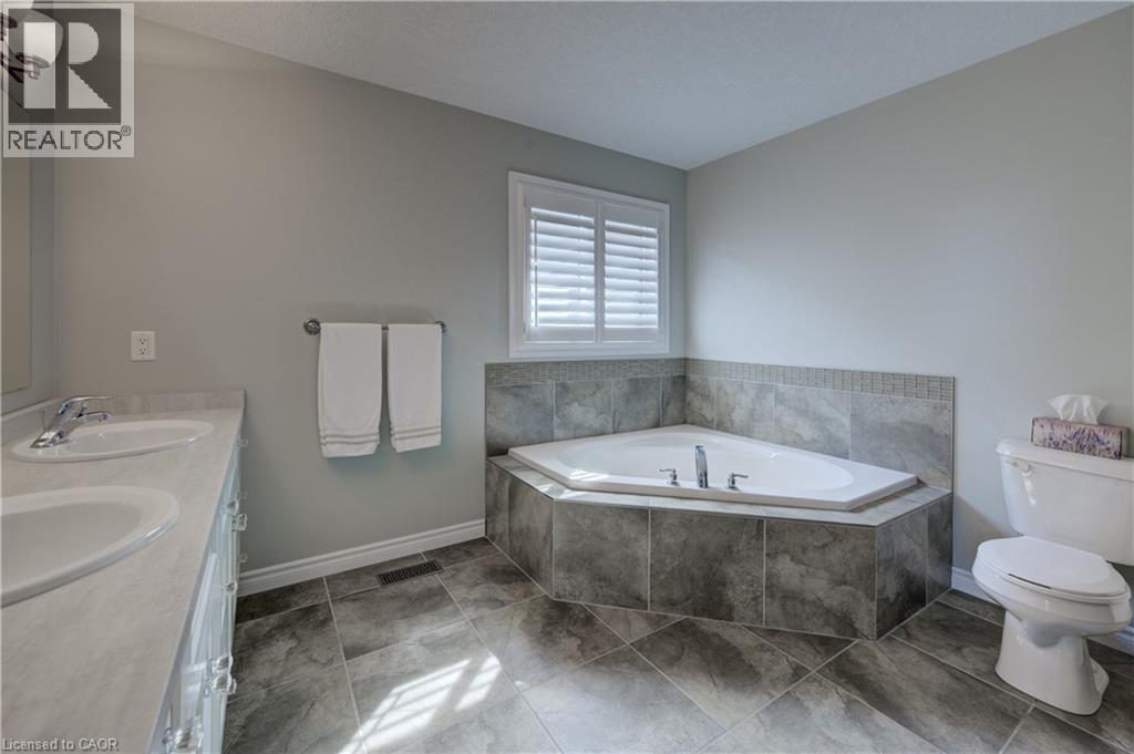 305 Thornhill Place, Waterloo, Ontario  N2T 0A9 - Photo 23 - 40774704