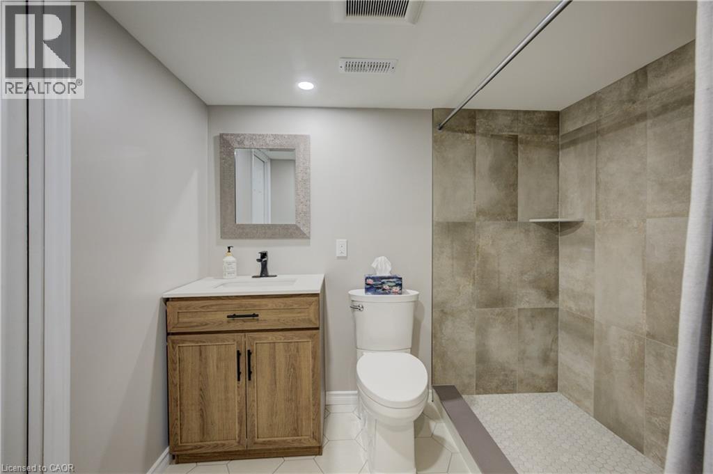 305 Thornhill Place, Waterloo, Ontario  N2T 0A9 - Photo 35 - 40774704