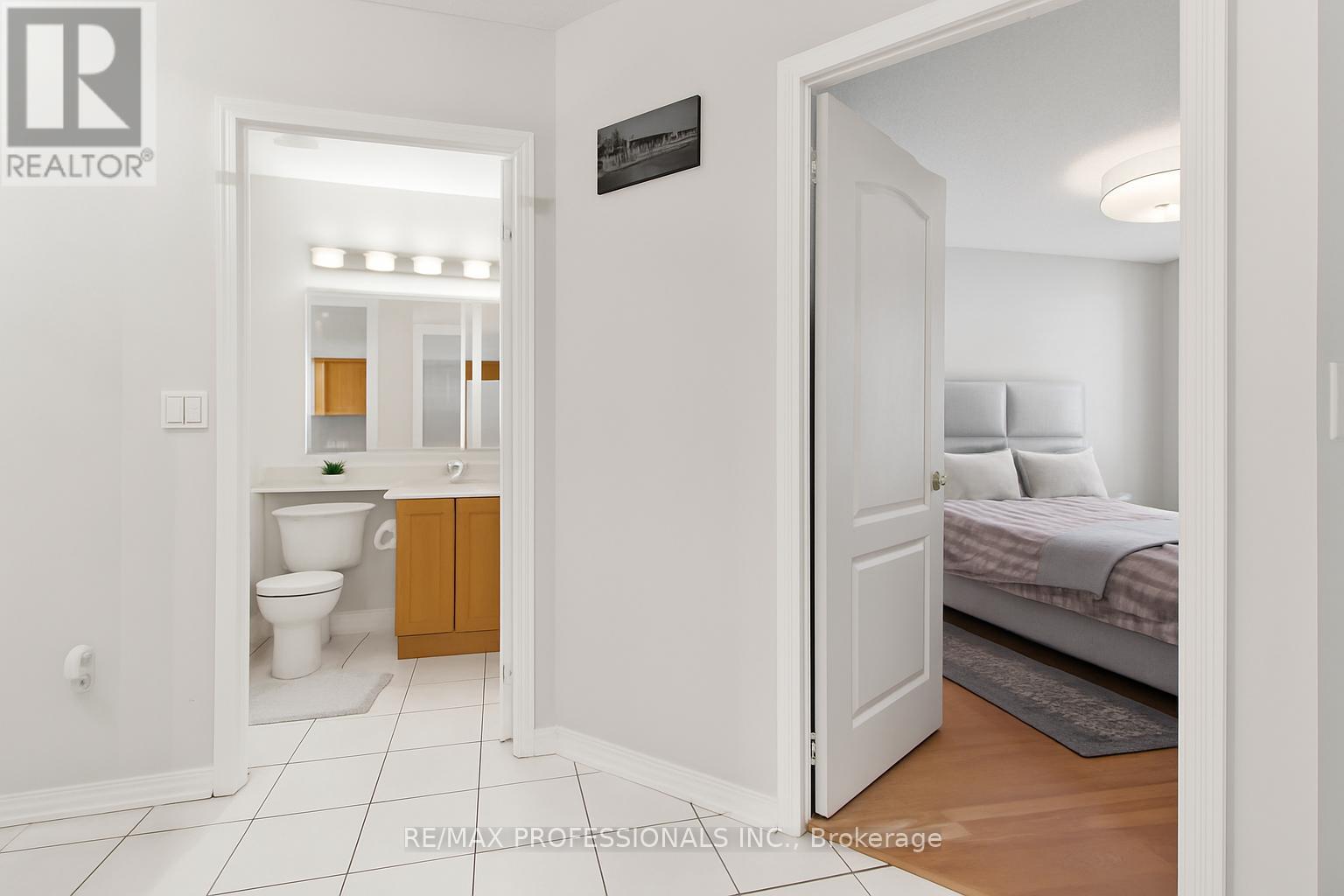 1140 Parkwest Place, Mississauga, Ontario  L5E 3K9 - Photo 12 - W12442272