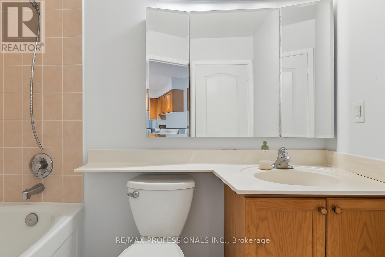 1140 Parkwest Place, Mississauga, Ontario  L5E 3K9 - Photo 13 - W12442272