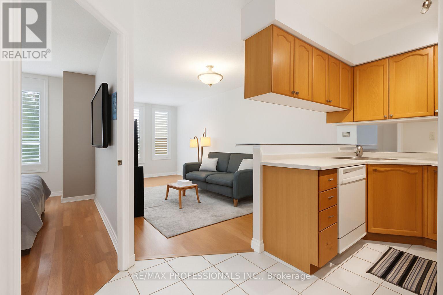 1140 Parkwest Place, Mississauga, Ontario  L5E 3K9 - Photo 9 - W12442272