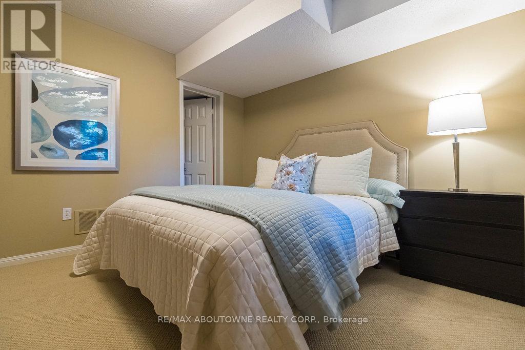 2 - 2590 Carberry Way, Oakville (Wm Westmount), Ontario  L6M 5G2 - Photo 33 - W12442290