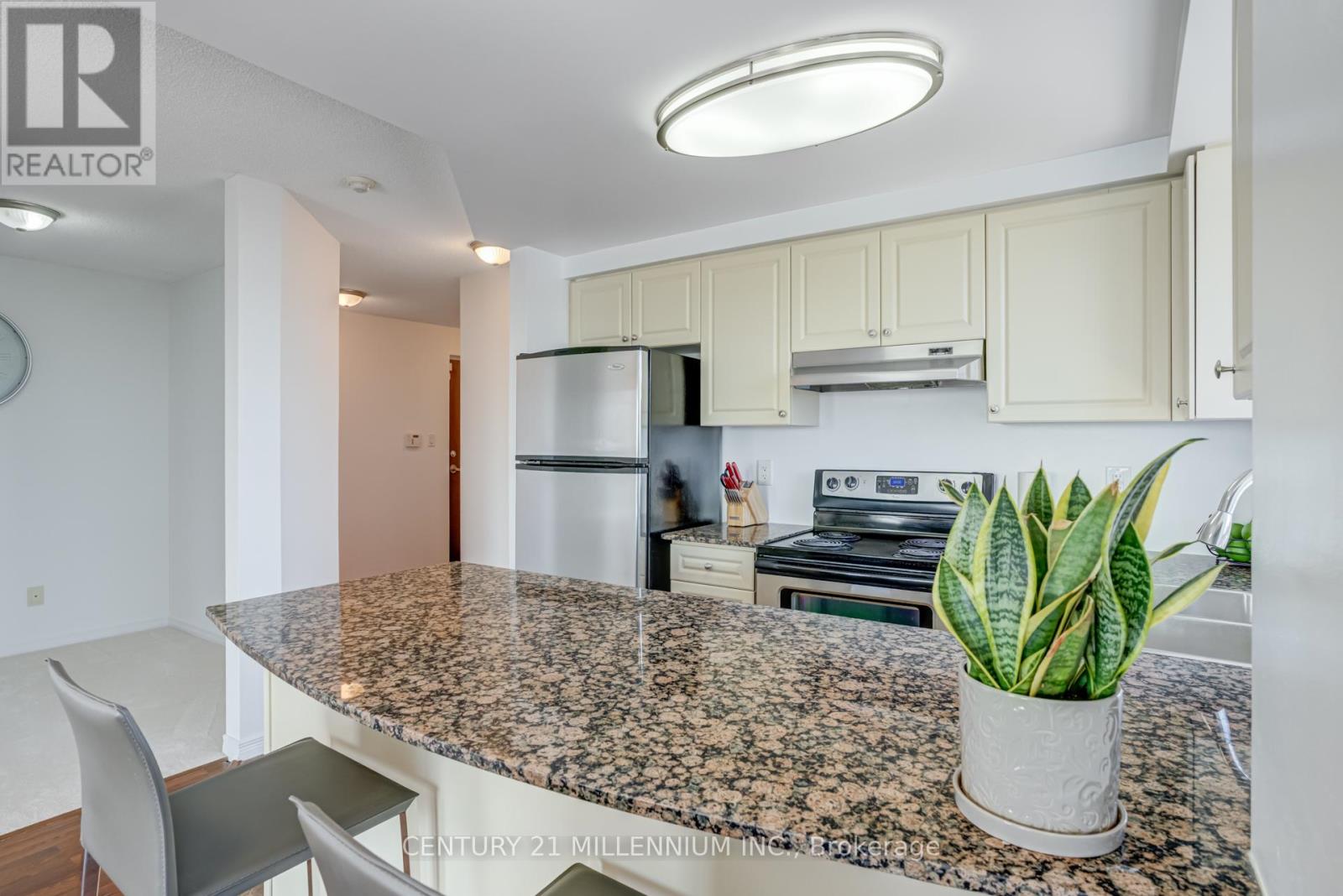 1505 - 9 George Street N, Brampton (Downtown Brampton), Ontario  L6X 0T6 - Photo 6 - W12442295