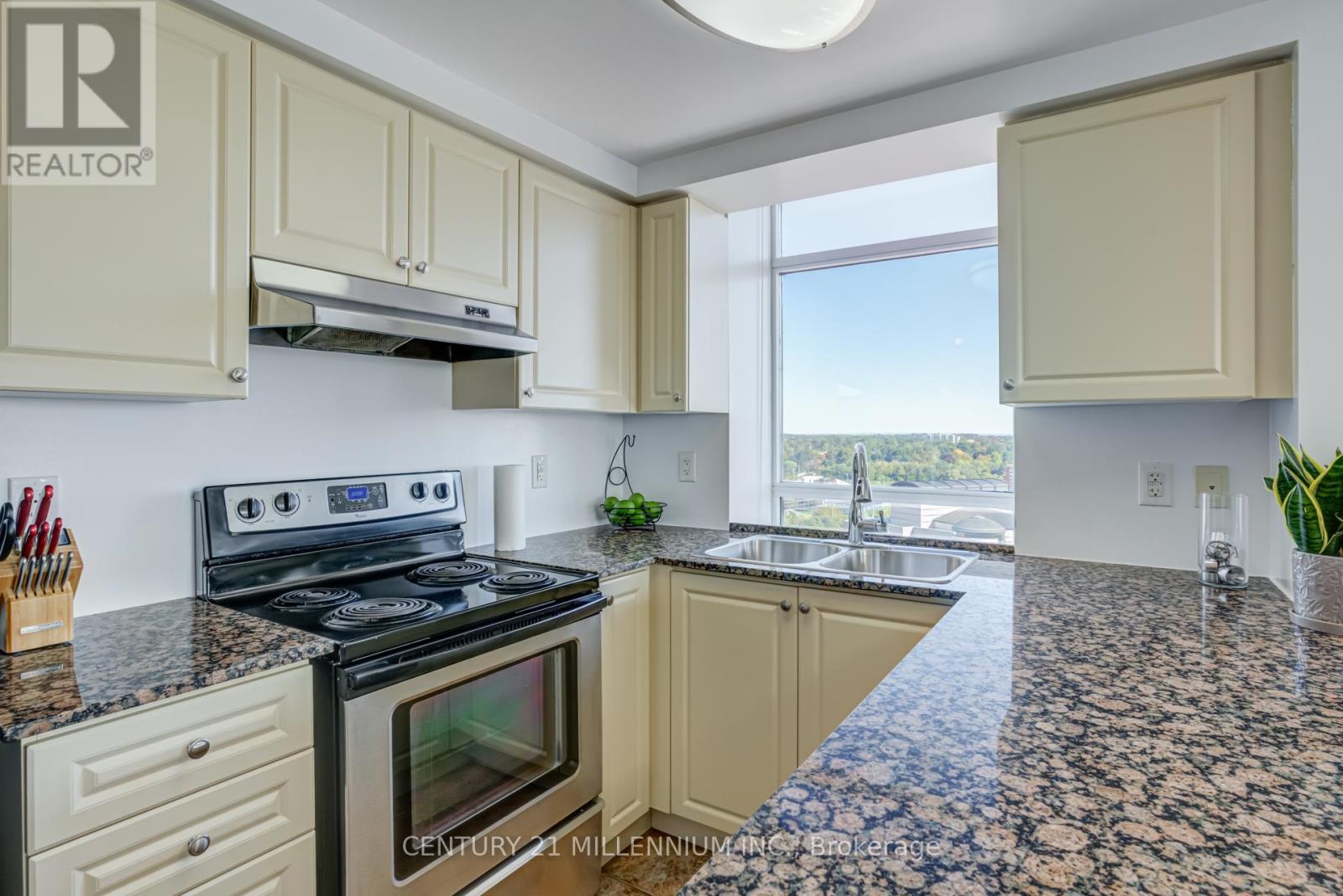 1505 - 9 George Street N, Brampton (Downtown Brampton), Ontario  L6X 0T6 - Photo 7 - W12442295