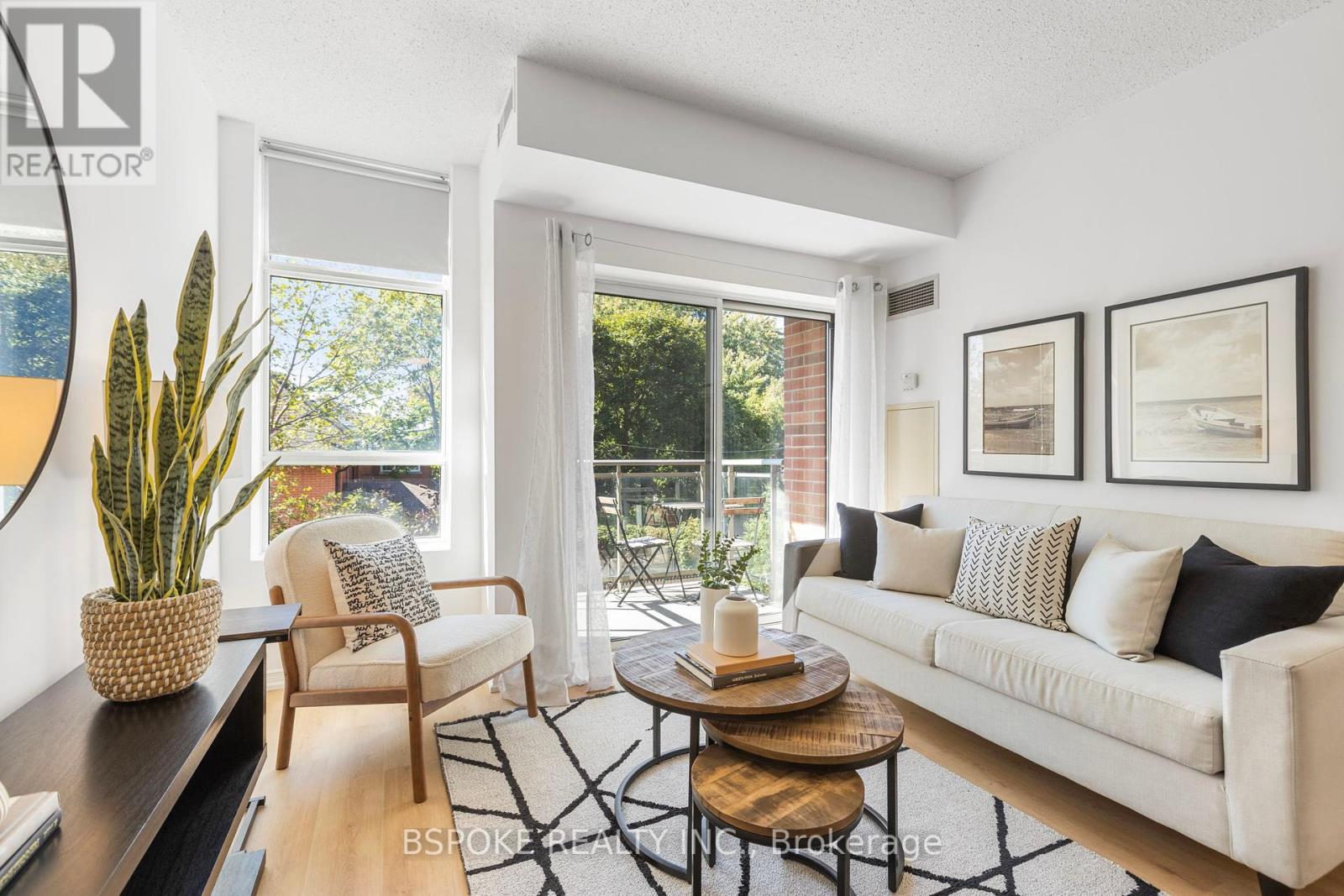 320 - 2495 Dundas Street W, Toronto (High Park North), Ontario  M6P 1X4 - Photo 1 - W12442316