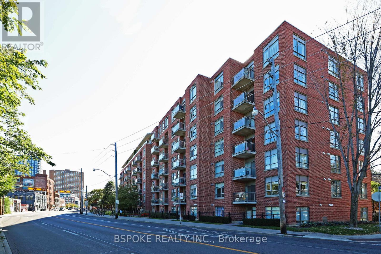 320 - 2495 Dundas Street W, Toronto (High Park North), Ontario  M6P 1X4 - Photo 2 - W12442316