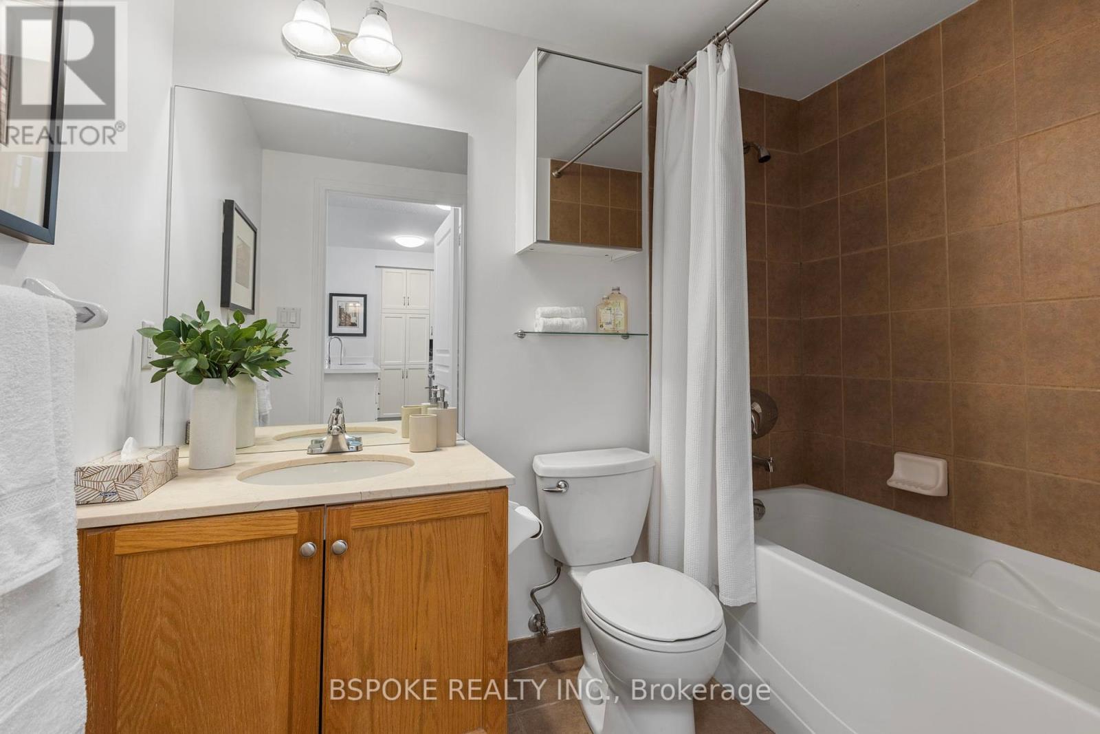 320 - 2495 Dundas Street W, Toronto (High Park North), Ontario  M6P 1X4 - Photo 21 - W12442316