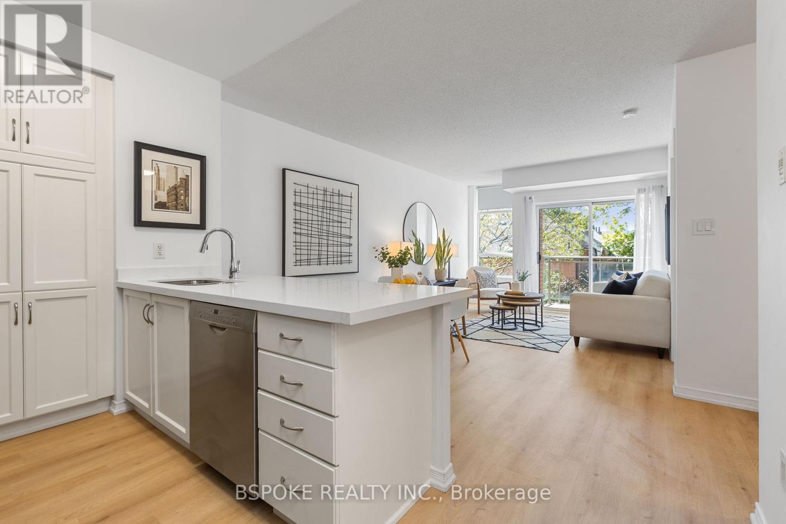 320 - 2495 Dundas Street W, Toronto (High Park North), Ontario  M6P 1X4 - Photo 3 - W12442316