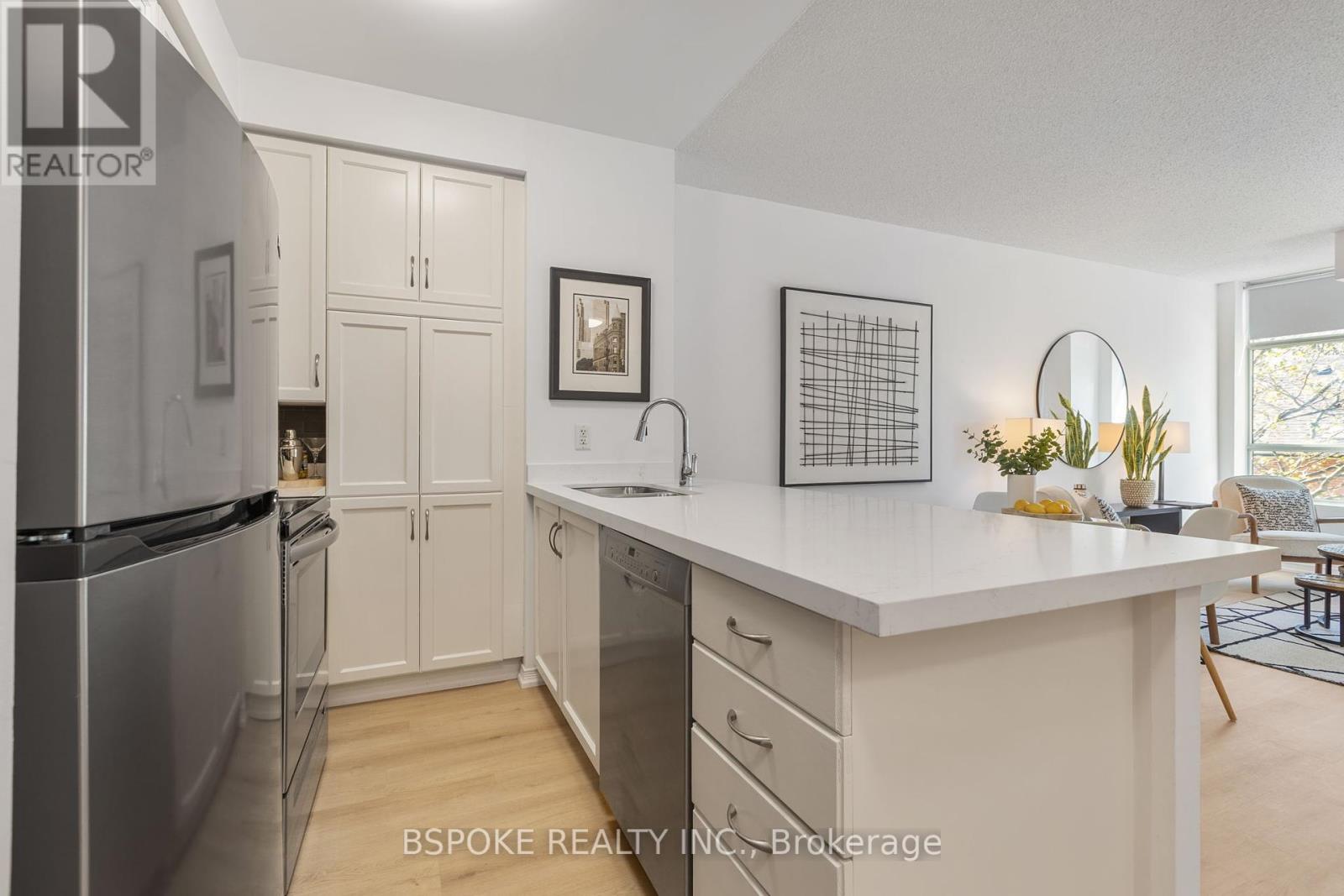 320 - 2495 Dundas Street W, Toronto (High Park North), Ontario  M6P 1X4 - Photo 4 - W12442316