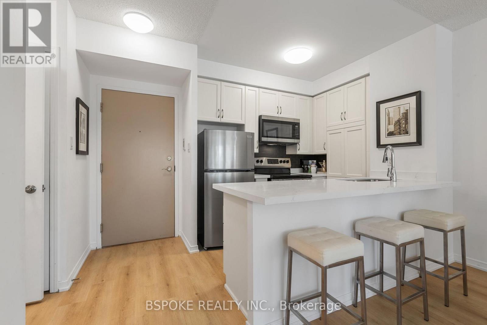 320 - 2495 Dundas Street W, Toronto (High Park North), Ontario  M6P 1X4 - Photo 7 - W12442316