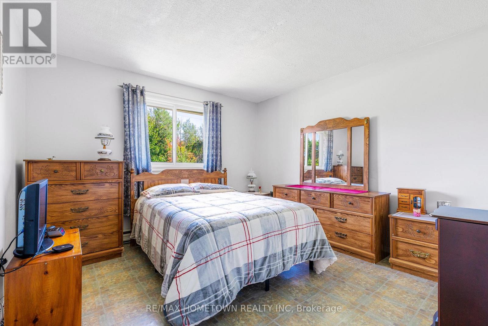114 Temperance Lake Road, Athens, Ontario  K0E 1B0 - Photo 14 - X12439424