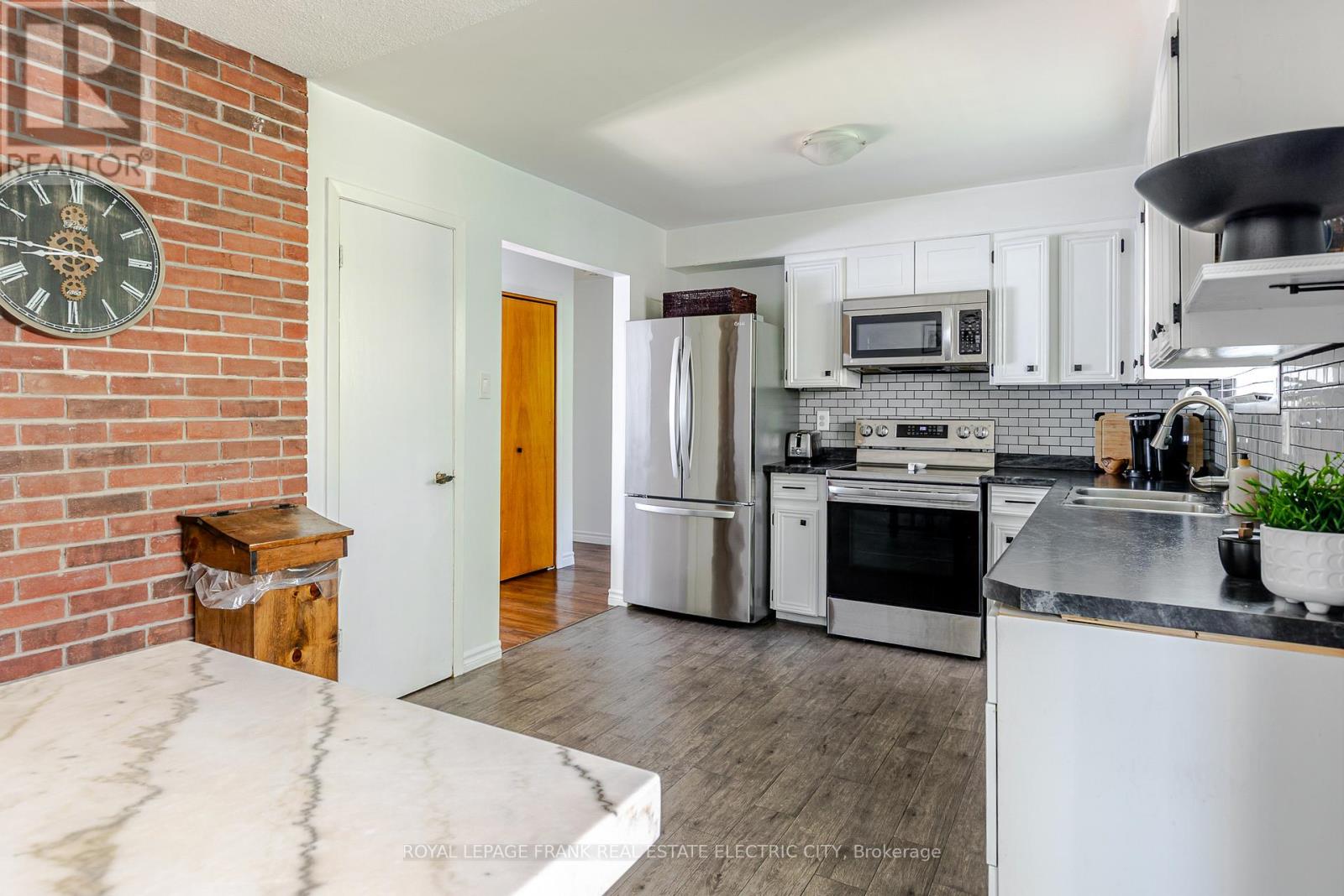 2032 Walker Avenue, Peterborough, Ontario  K9L 1S1 - Photo 17 - X12442433