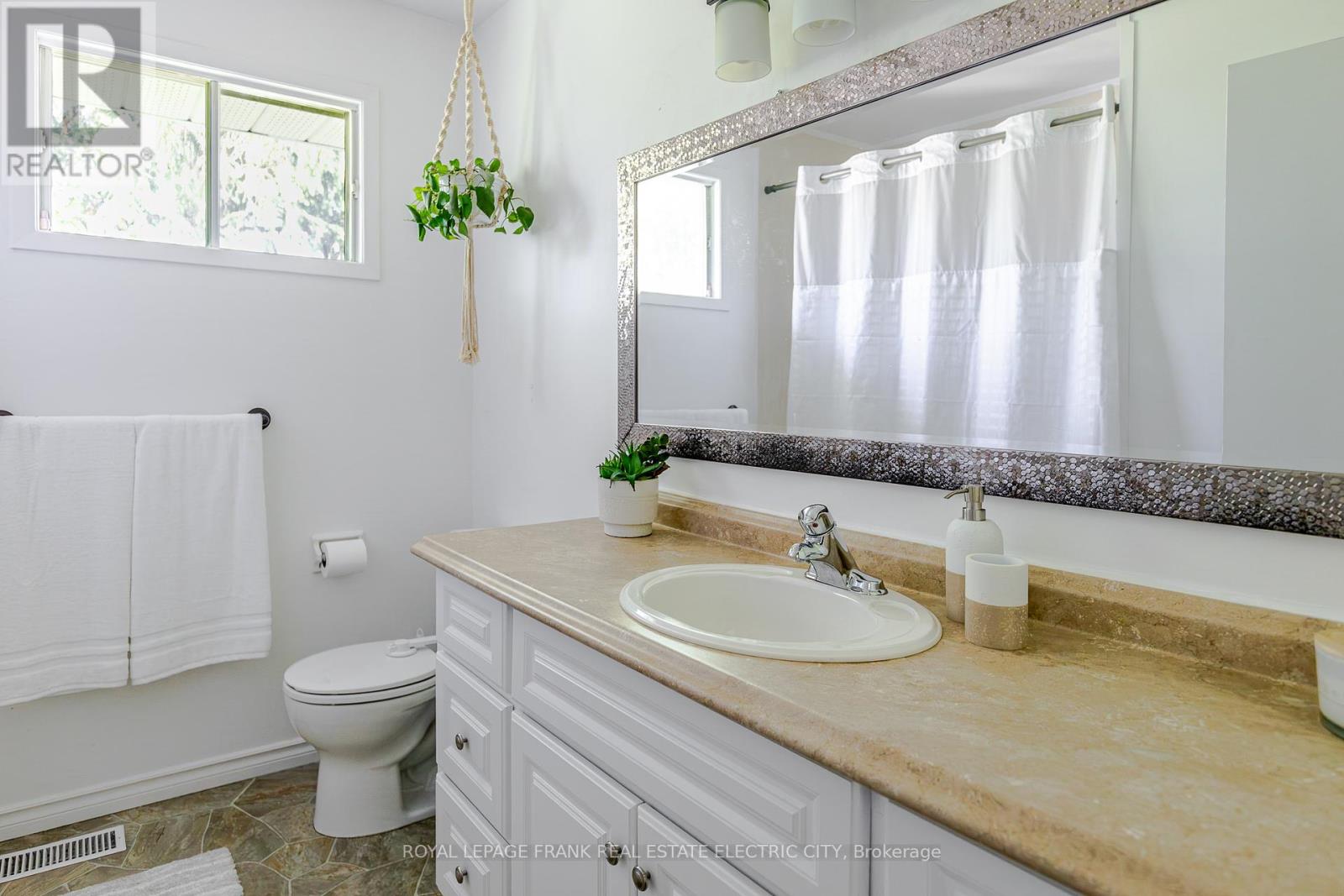2032 Walker Avenue, Peterborough, Ontario  K9L 1S1 - Photo 26 - X12442433