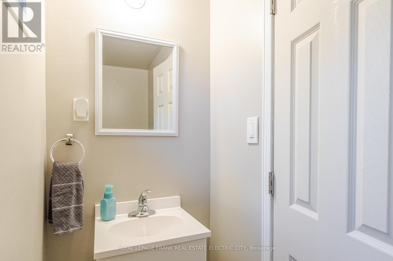 2032 Walker Avenue, Peterborough, Ontario  K9L 1S1 - Photo 42 - X12442433