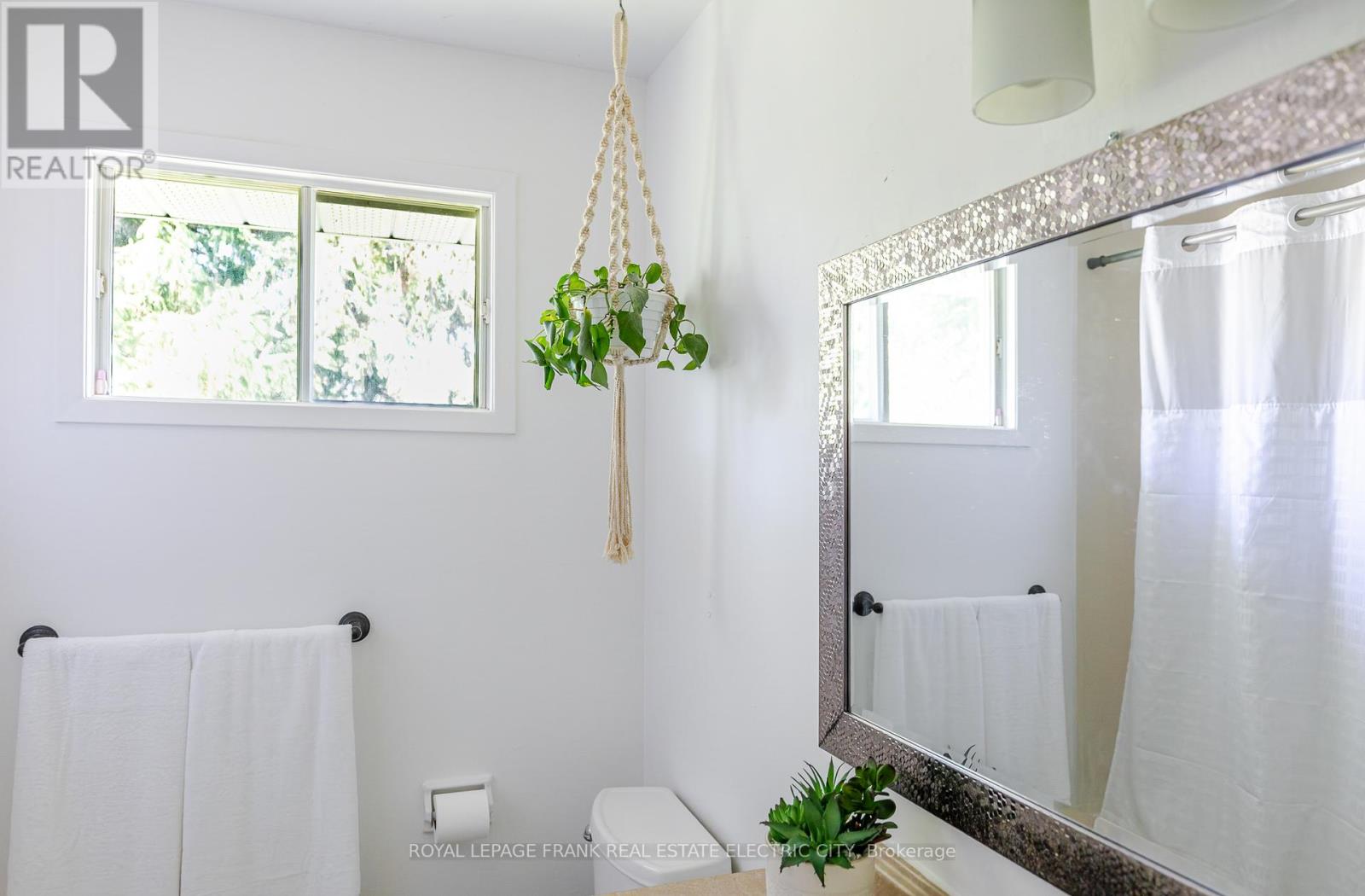 2032 Walker Avenue, Peterborough, Ontario  K9L 1S1 - Photo 43 - X12442433