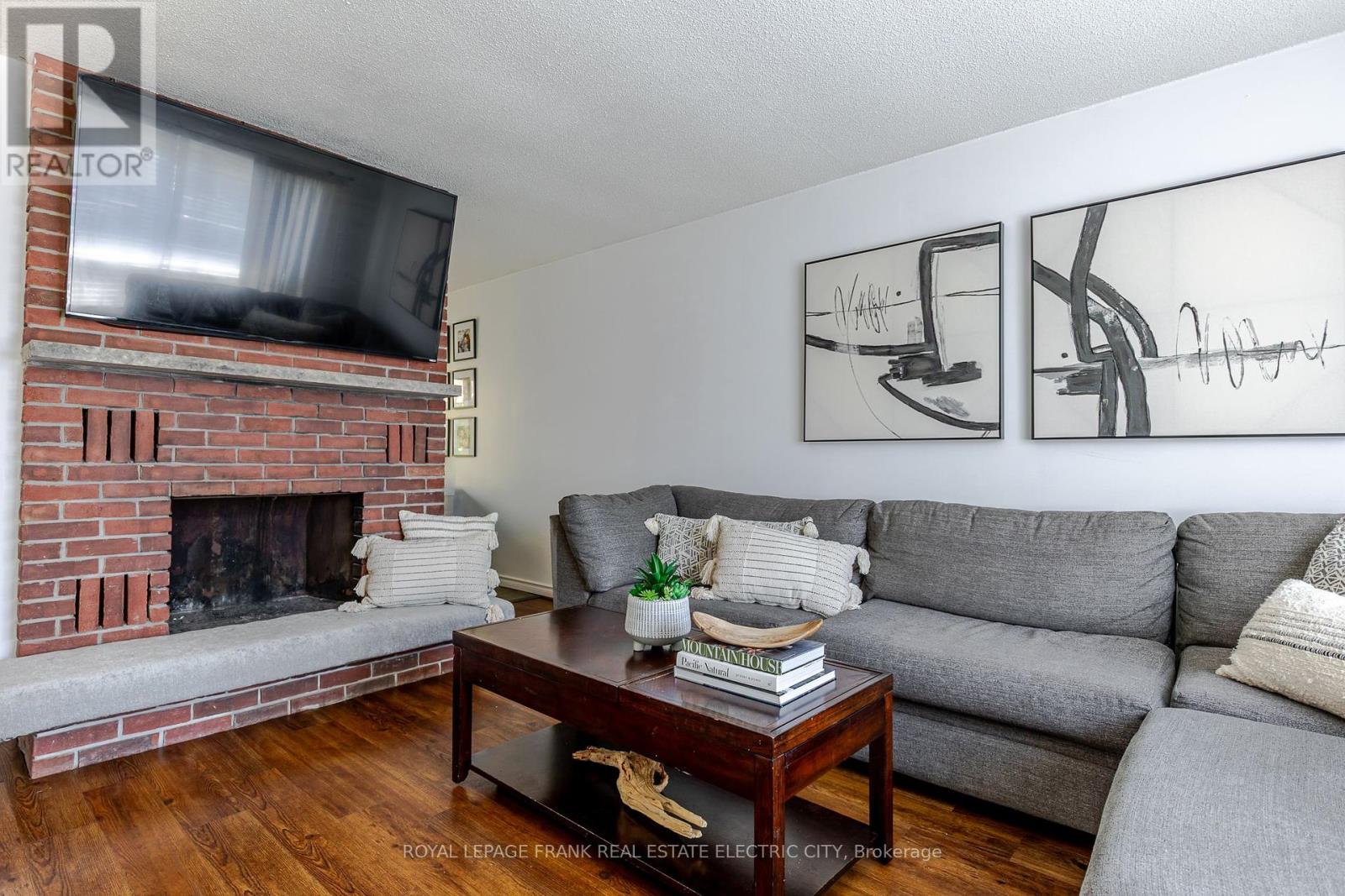 2032 Walker Avenue, Peterborough, Ontario  K9L 1S1 - Photo 5 - X12442433