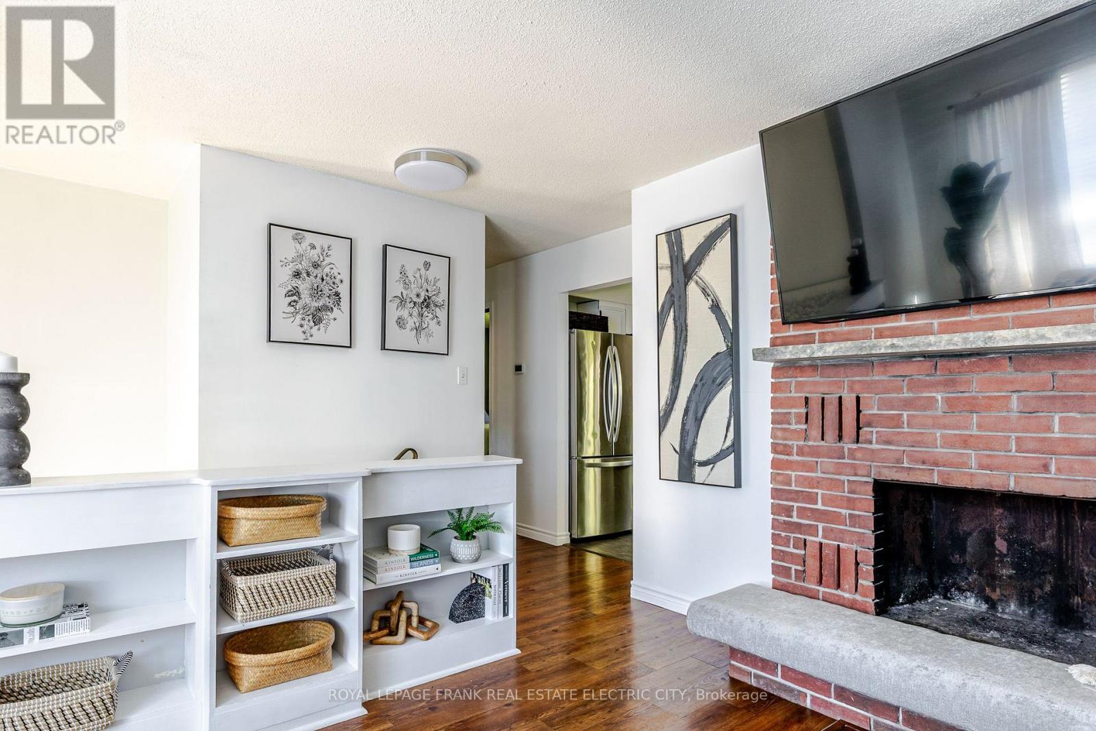 2032 Walker Avenue, Peterborough, Ontario  K9L 1S1 - Photo 6 - X12442433