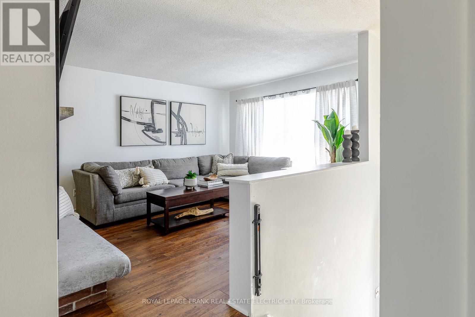 2032 Walker Avenue, Peterborough, Ontario  K9L 1S1 - Photo 8 - X12442433