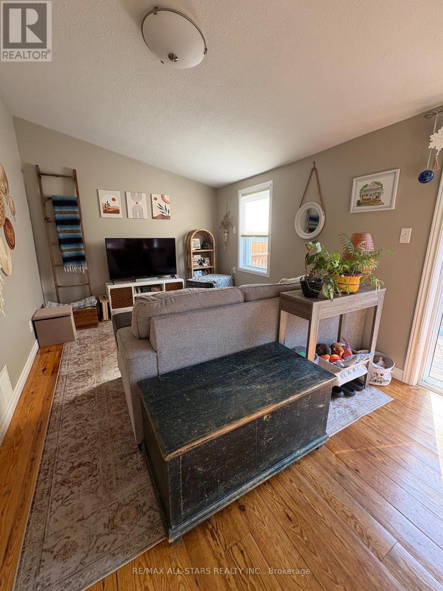147 Lake Street, Peterborough, Ontario  K9J 2H2 - Photo 10 - X12442497
