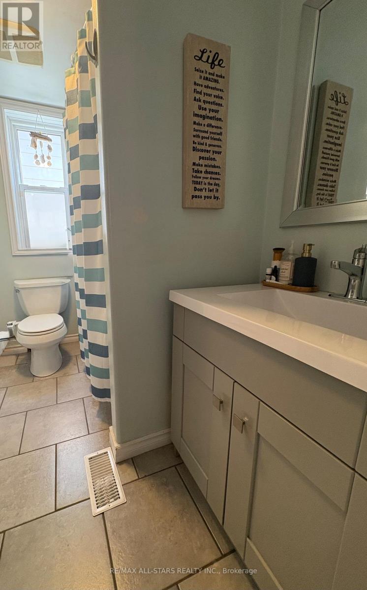 147 Lake Street, Peterborough, Ontario  K9J 2H2 - Photo 11 - X12442497
