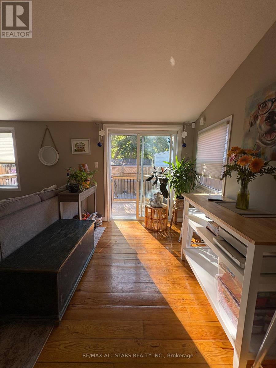 147 Lake Street, Peterborough, Ontario  K9J 2H2 - Photo 7 - X12442497