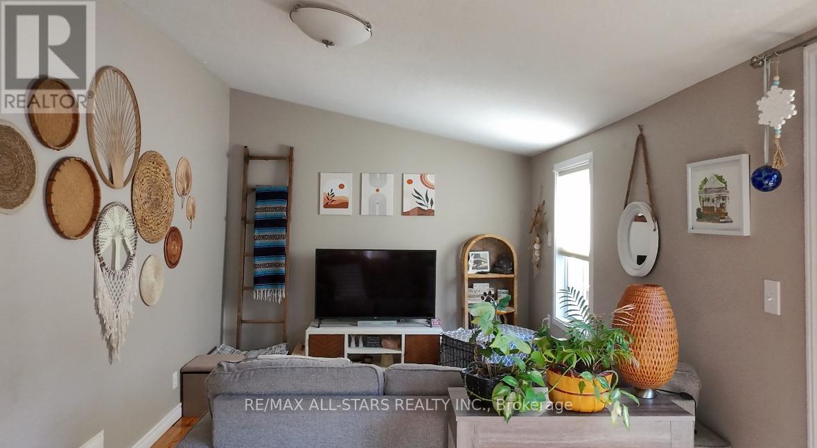 147 Lake Street, Peterborough, Ontario  K9J 2H2 - Photo 9 - X12442497