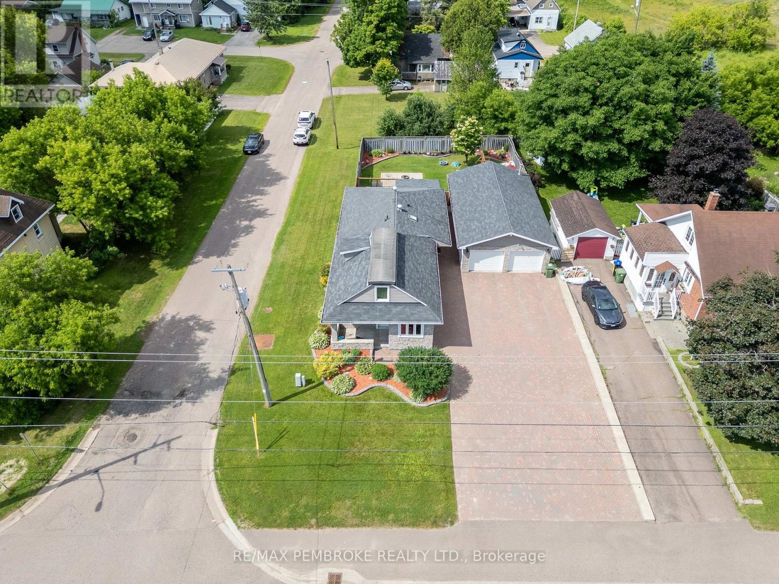 560 Boundary Road E, Laurentian Valley, Ontario  K8A 6M3 - Photo 41 - X12438752
