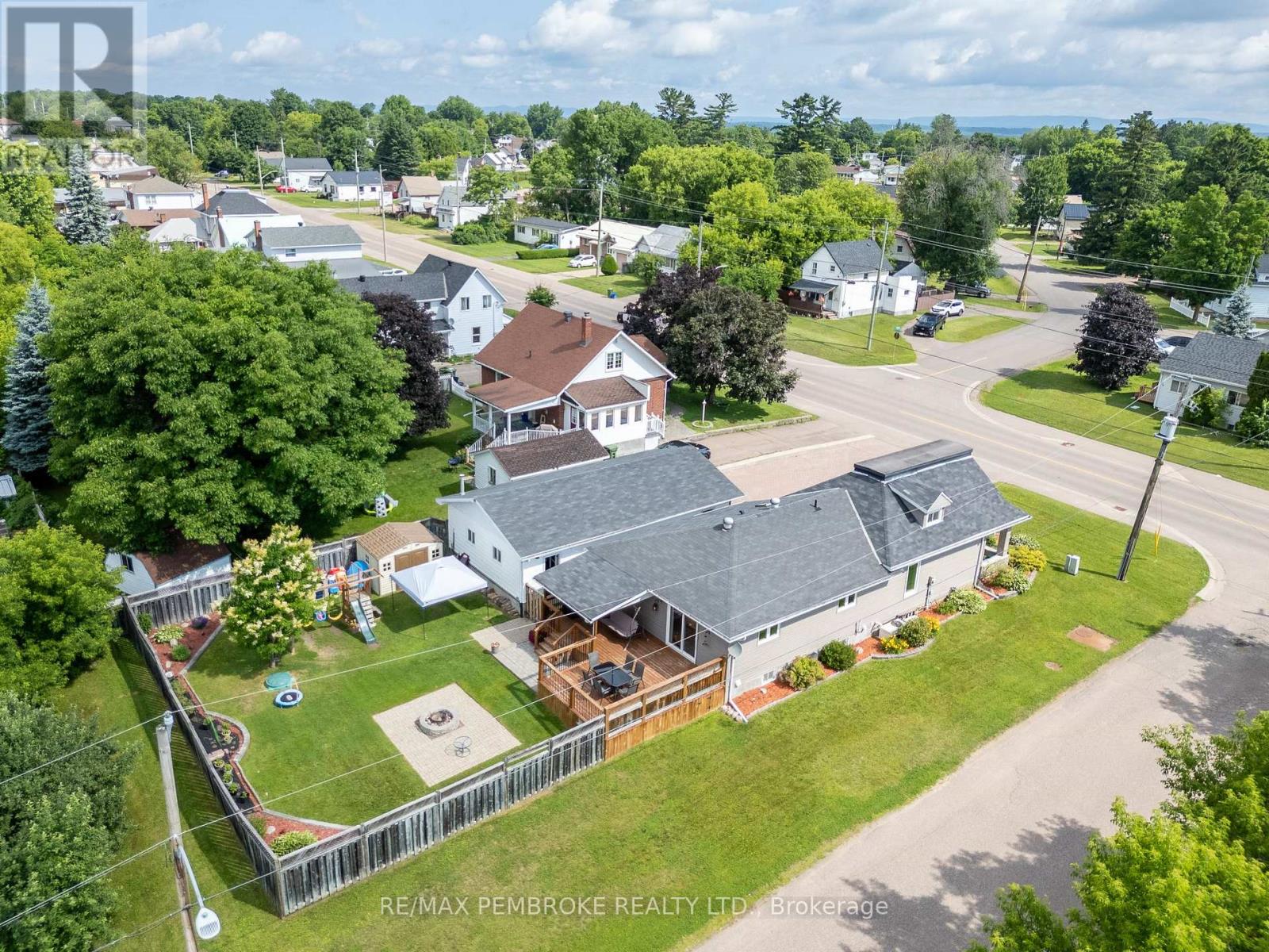 560 Boundary Road E, Laurentian Valley, Ontario  K8A 6M3 - Photo 38 - X12438752