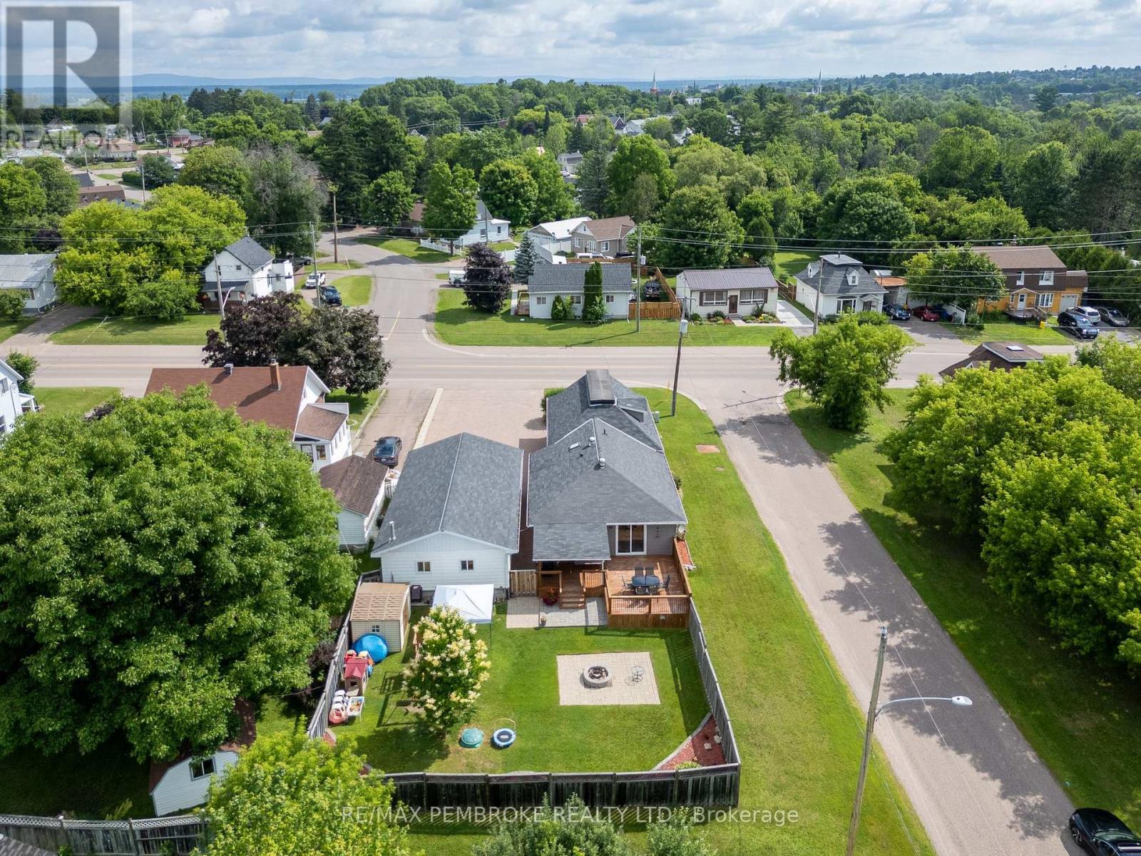 560 Boundary Road E, Laurentian Valley, Ontario  K8A 6M3 - Photo 37 - X12438752