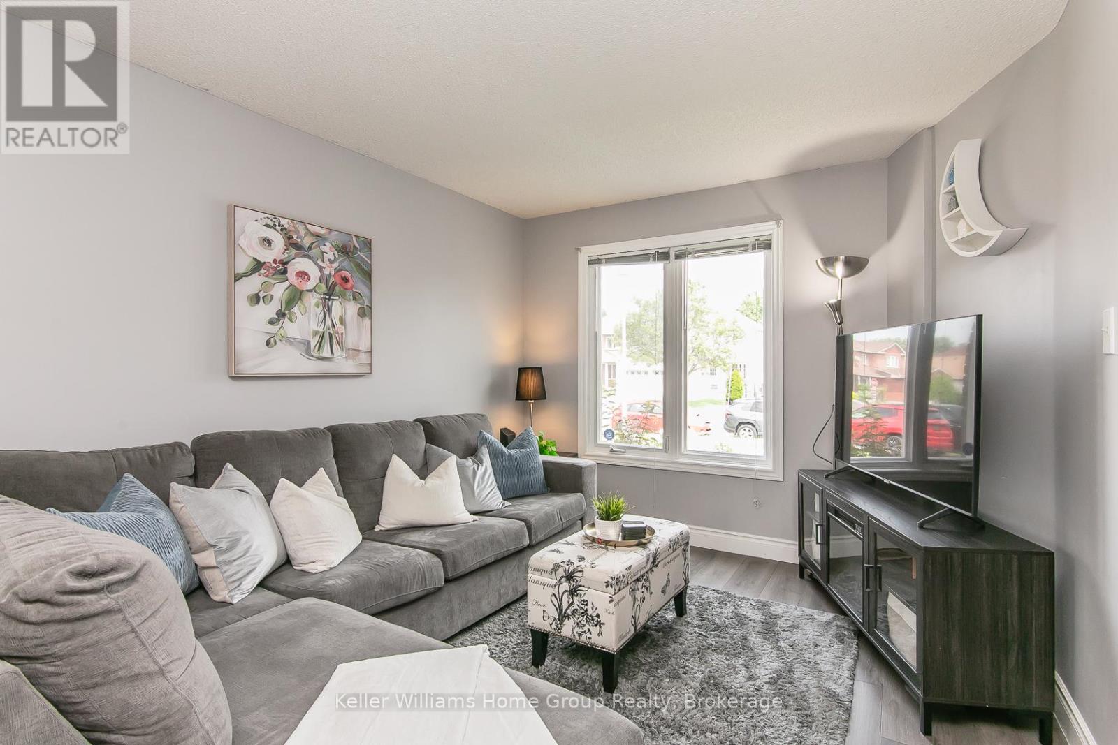 334 Christopher Drive, Cambridge, Ontario  N1P 1B9 - Photo 3 - X12442454