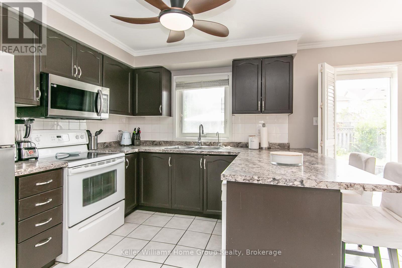334 Christopher Drive, Cambridge, Ontario  N1P 1B9 - Photo 4 - X12442454