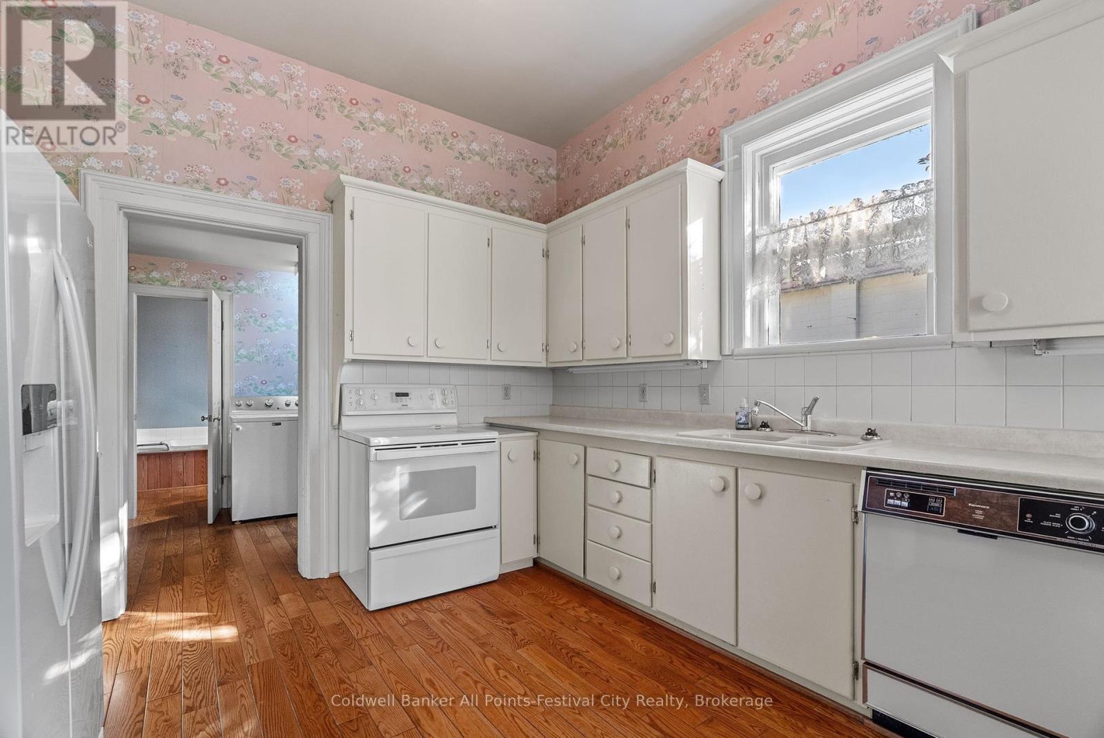 55 Nelson Street E, Goderich, Ontario  N7A 1R7 - Photo 13 - X12442461